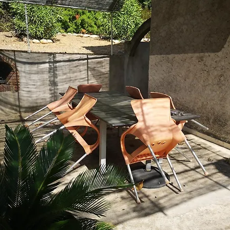 Hébergement de vacances E *